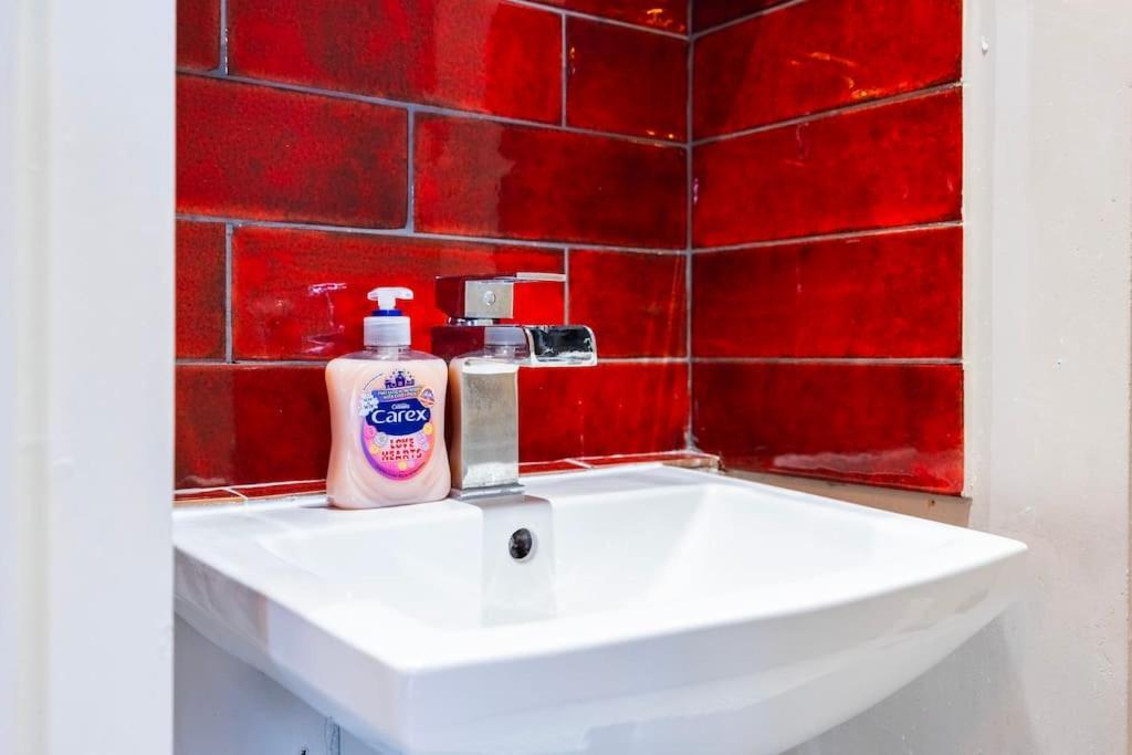 Appartamento Cosy Modern In The Heart Of Balham *
